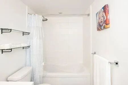 Apartment Luxurious Condo With A Lake View Toronto