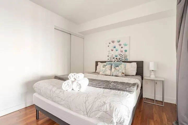 Luxurious Condo With A Lake View Toronto Canada