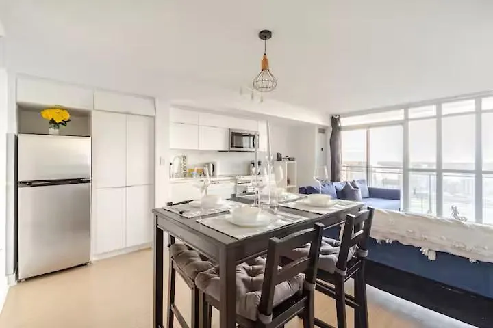 Apartment Luxurious Condo With A Lake View Toronto